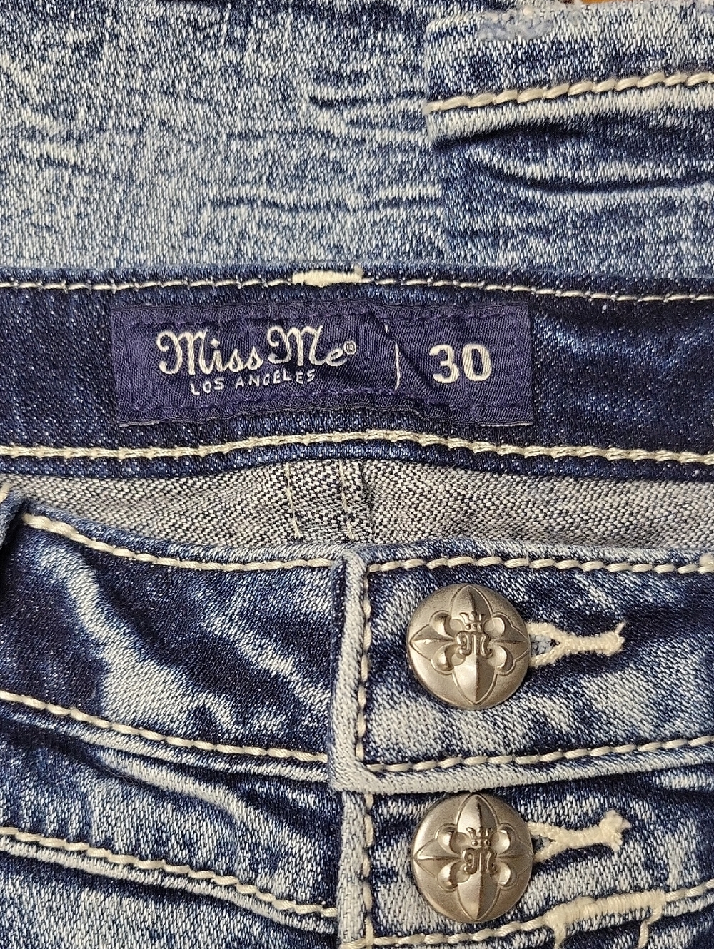 Miss Me Women's Light Wash Embroidered Pocket Jeans - Picture 7 of 8